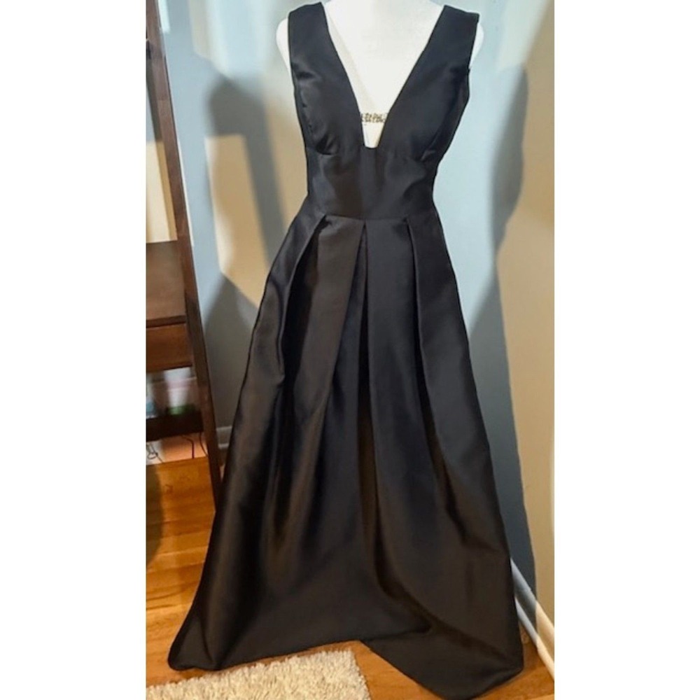 Nicole Miller‎ Black Pleated Evening Gown Sz 2 V-Neck Open Back Formal